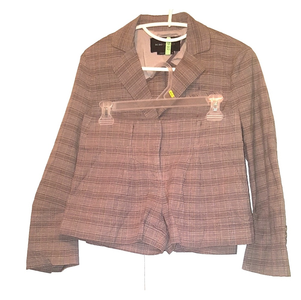 BCBG MAXAZRIA UNIQUE BLAZER& SHORT PANT SUIT